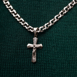 Серебряный крестик