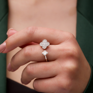 Серебряное кольцо "Cloveria"