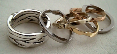 Інтрига та таємниця у кожному сегменті. Каблучки-пазли