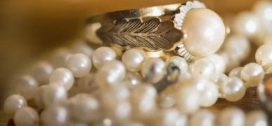 Чи можно носити родинні прикраси