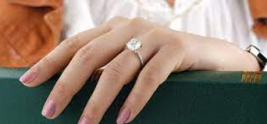 Діамантова каблучка: Історія та Сучасність