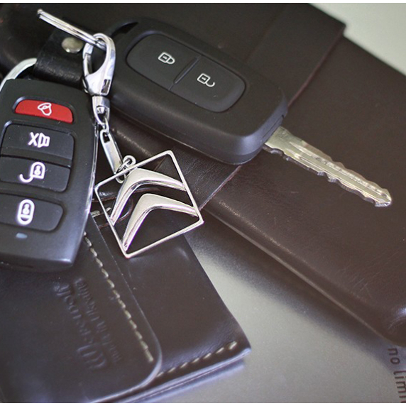 Серебряний брелок "Ситроен" - 2 Серебряний брелок "Ситроен" - 2