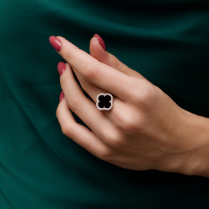 Серебряные кольцо "Cloveria"