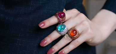 Мистецтво французьких ювелірних прикрас: Традиції, метали та каміння