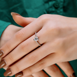 Срібна каблучка "Серце"