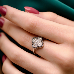 Серебряные кольцо "Cloveria"