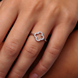 Серебряное кольцо "Cloveria"